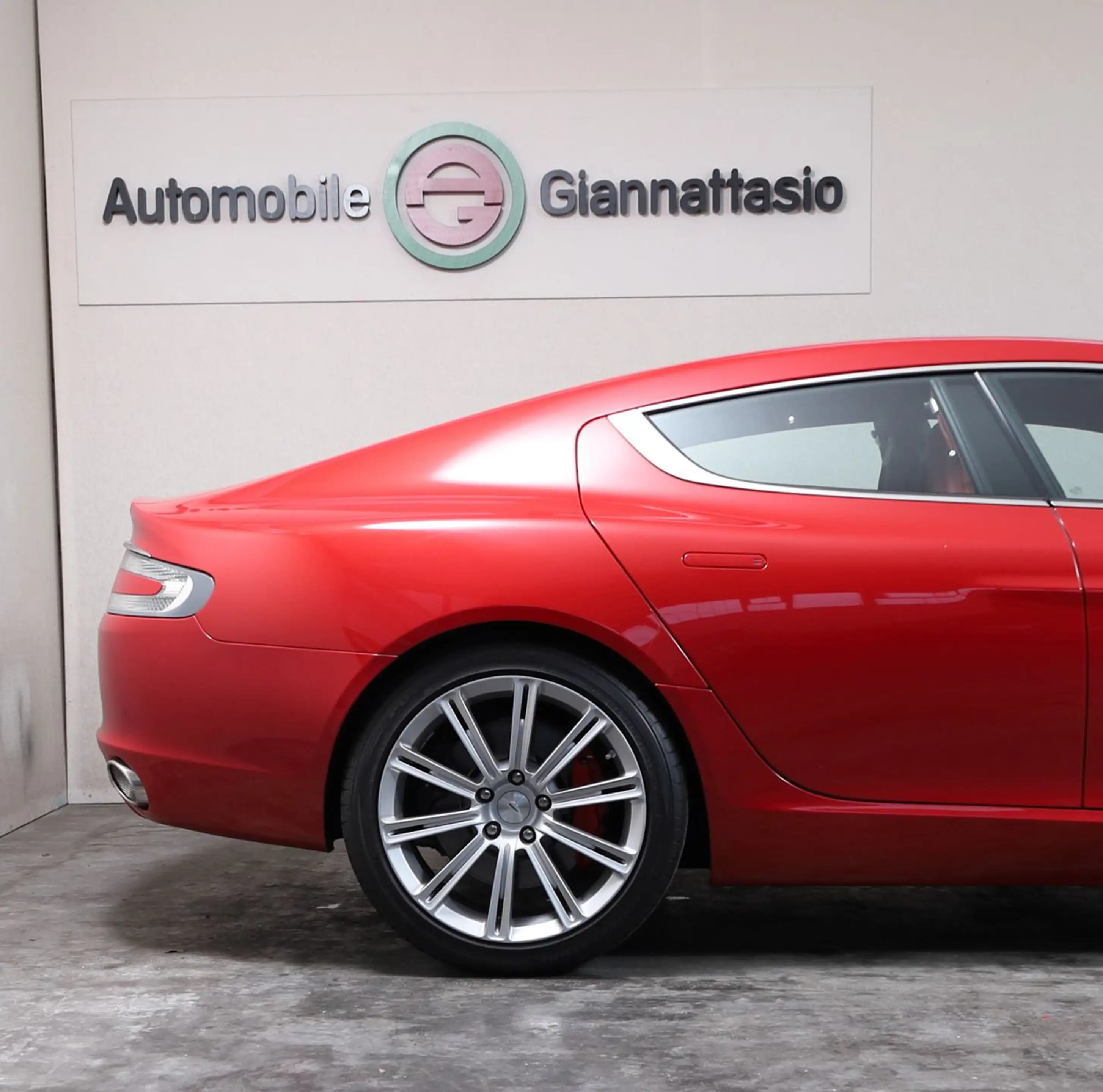 Aston Martin Rapide Rapide Individual NEW Chassis-Nummer 1 — photo 9