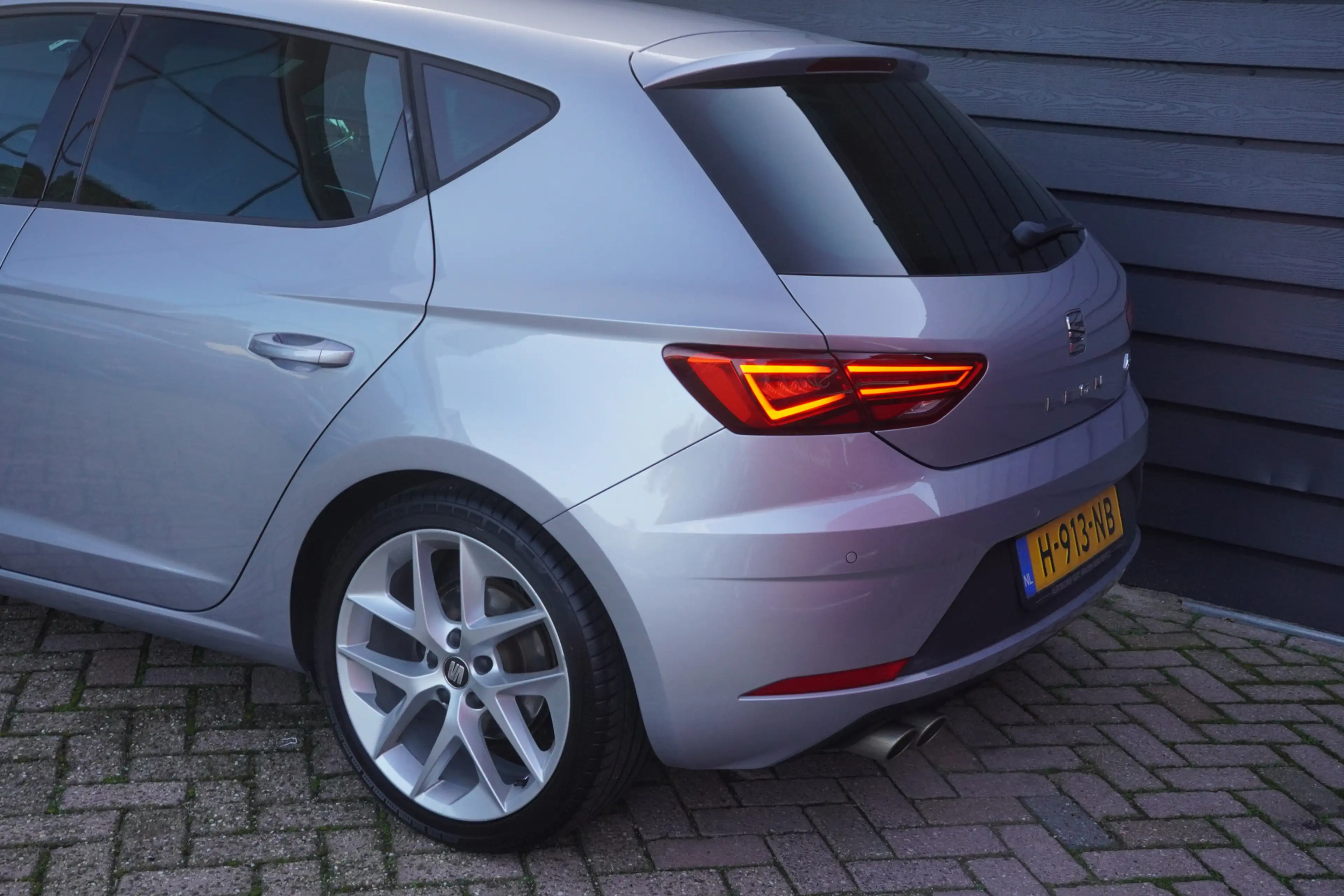 SEAT Leon 2.0 TSI FR Business Intense - 190 PK - VIRT. COCKP — photo 21