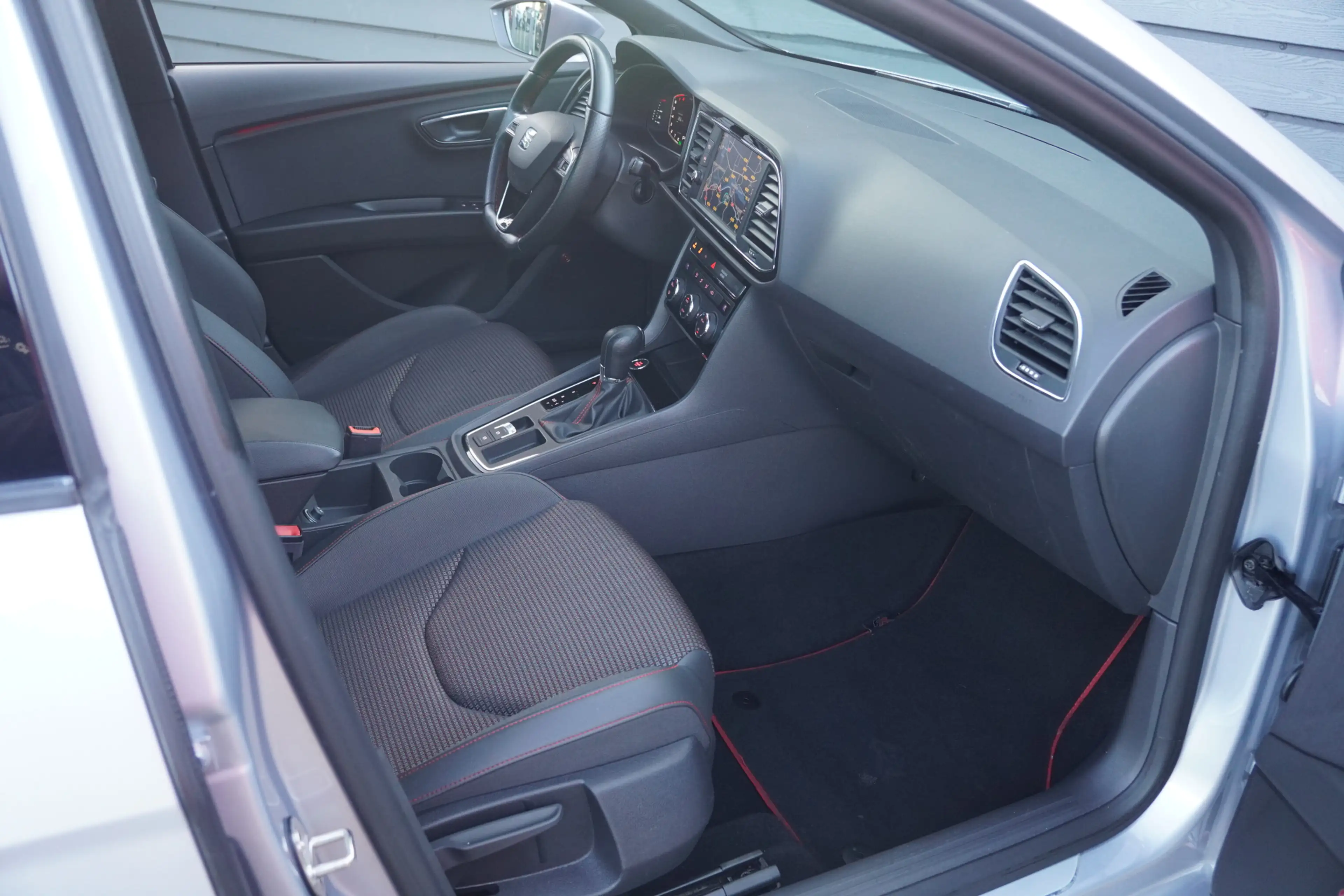 SEAT Leon 2.0 TSI FR Business Intense - 190 PK - VIRT. COCKP — photo 8