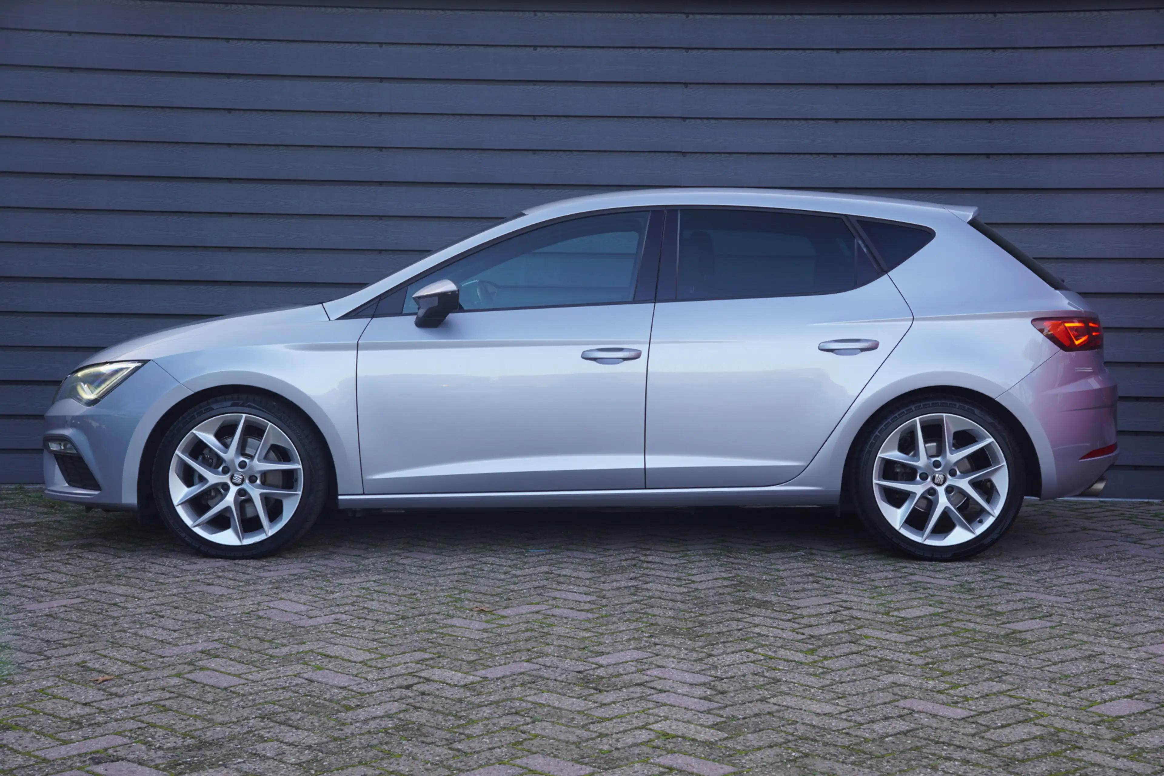 SEAT Leon 2.0 TSI FR Business Intense - 190 PK - VIRT. COCKP — photo 3