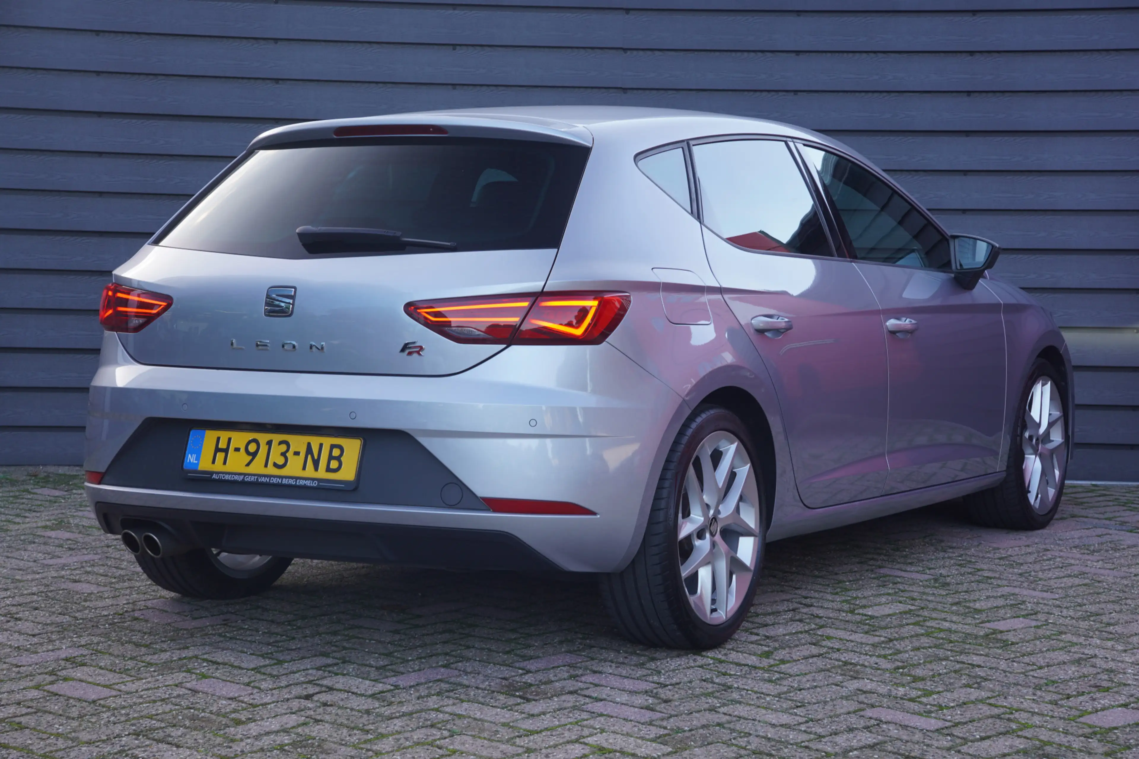 SEAT Leon 2.0 TSI FR Business Intense - 190 PK - VIRT. COCKP — photo 2