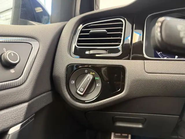Volkswagen Golf view 10