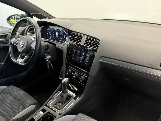 Volkswagen Golf view 3