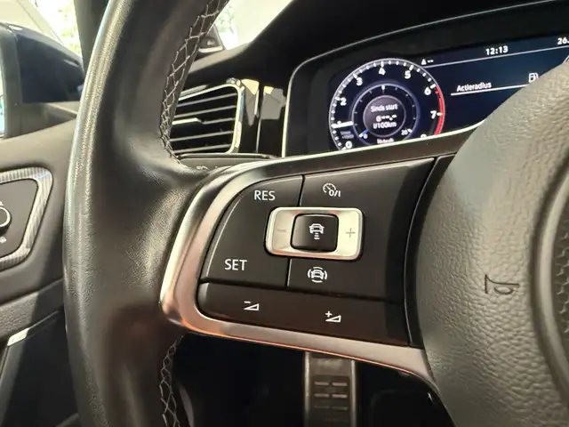 Volkswagen Golf view 6