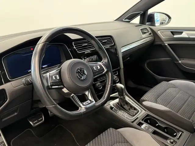 Volkswagen Golf view 4