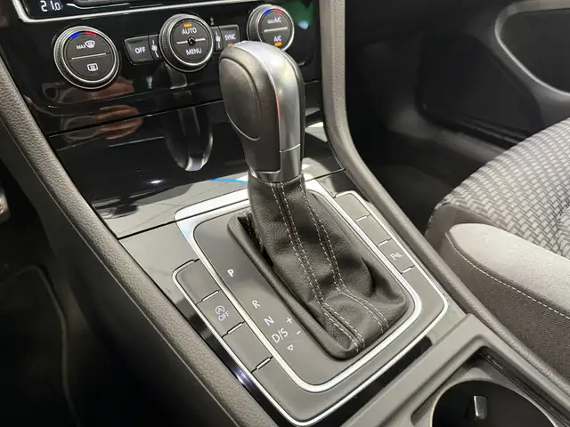 Volkswagen Golf view 9