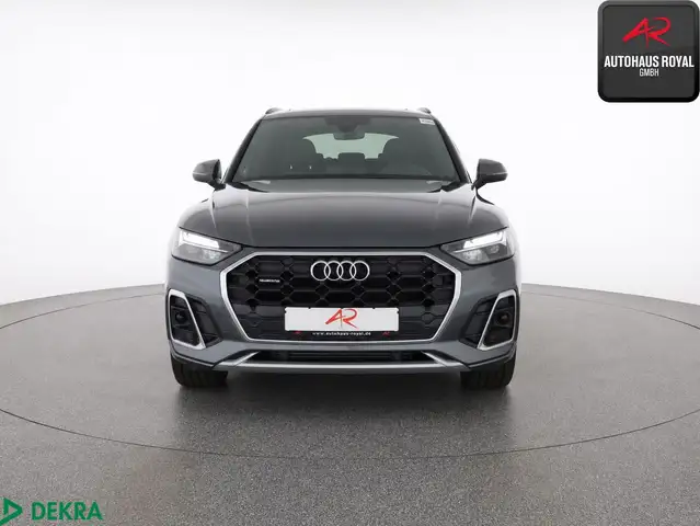 Audi Q5 view 8