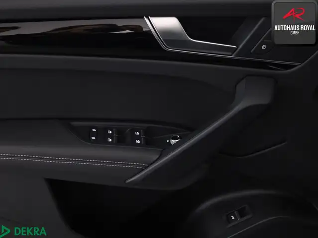 Audi Q5 view 14