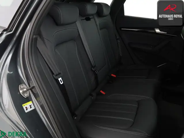 Audi Q5 view 12
