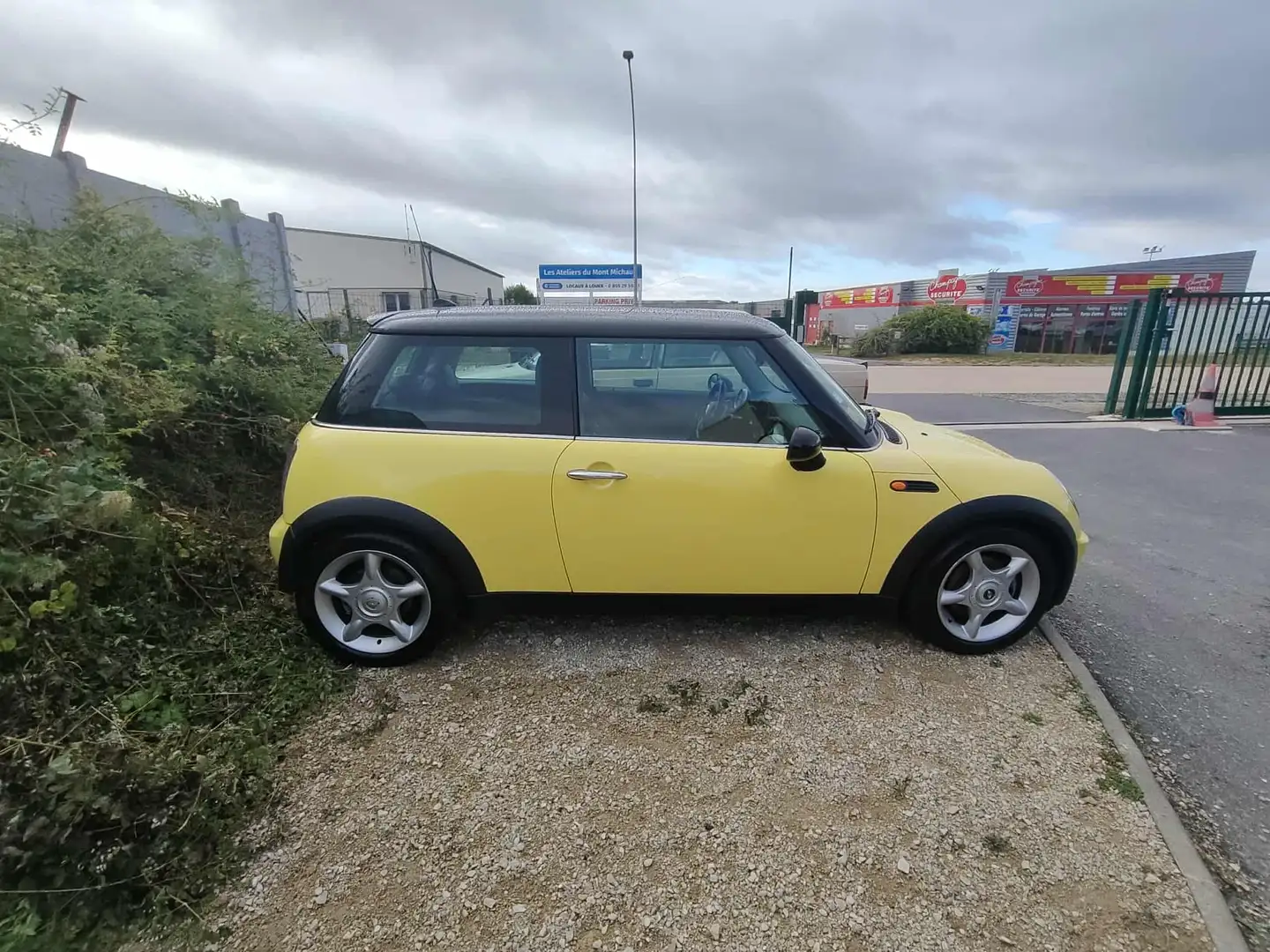 MINI Cooper Mini 1.6i - 115 Cooper Jaune - 2