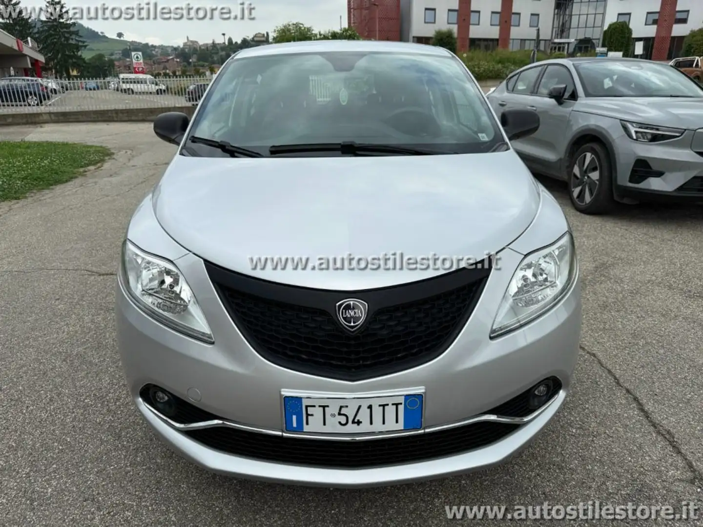 Lancia Ypsilon 1.2 69 CV 5 porte GPL Ecochic Elefantino Blu Plateado - 2