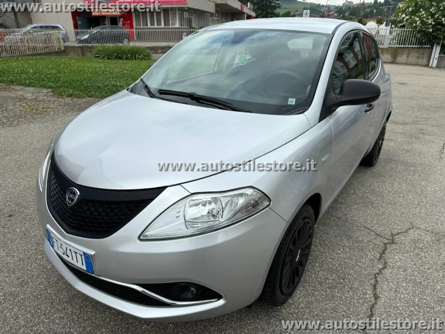Lancia Ypsilon 1.2 69 CV 5 porte GPL Ecochic Elefantino Blu Plateado - 1