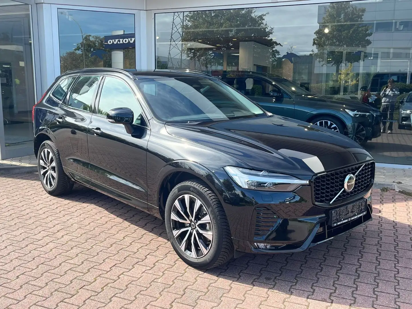 Volvo XC60 B4 D Plus Dark Auto Noir - 1