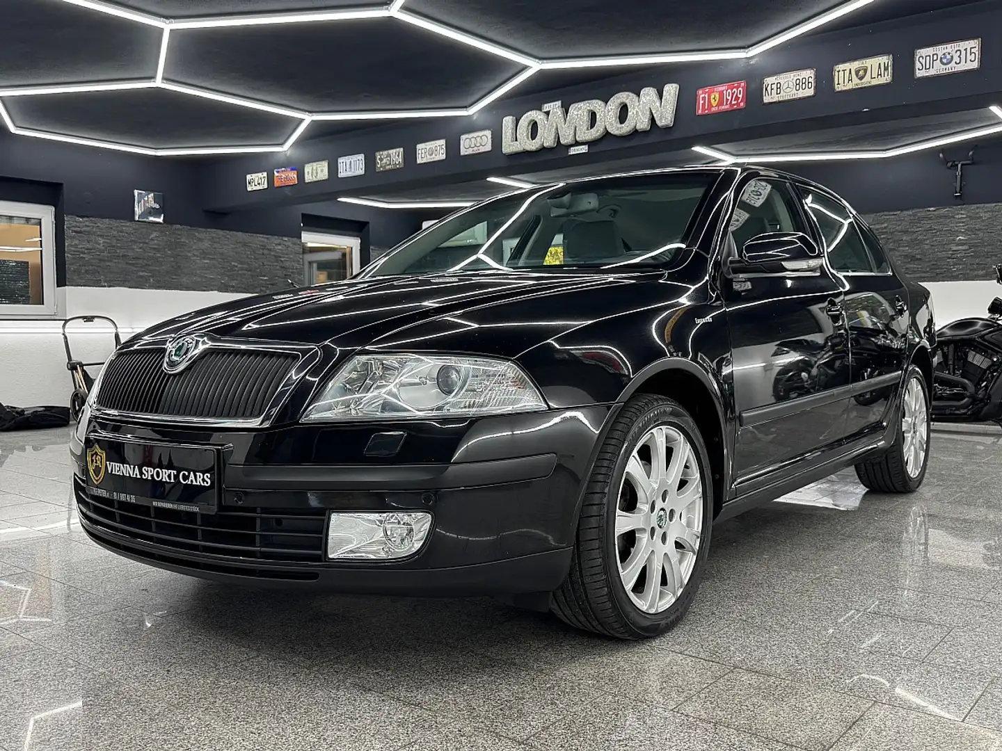 Skoda Octavia 1,9 TDI DSG*EDITION-100*WENIG-KM*1.BESITZ* Schwarz - 1