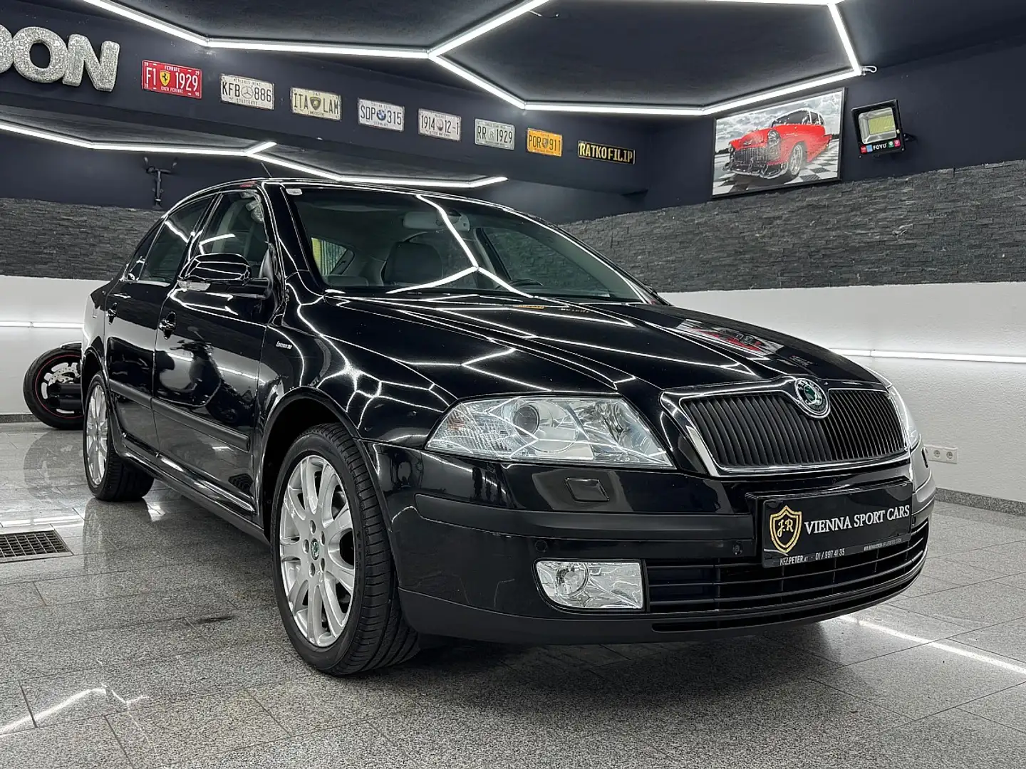 Skoda Octavia 1,9 TDI DSG*EDITION-100*WENIG-KM*1.BESITZ* Schwarz - 1