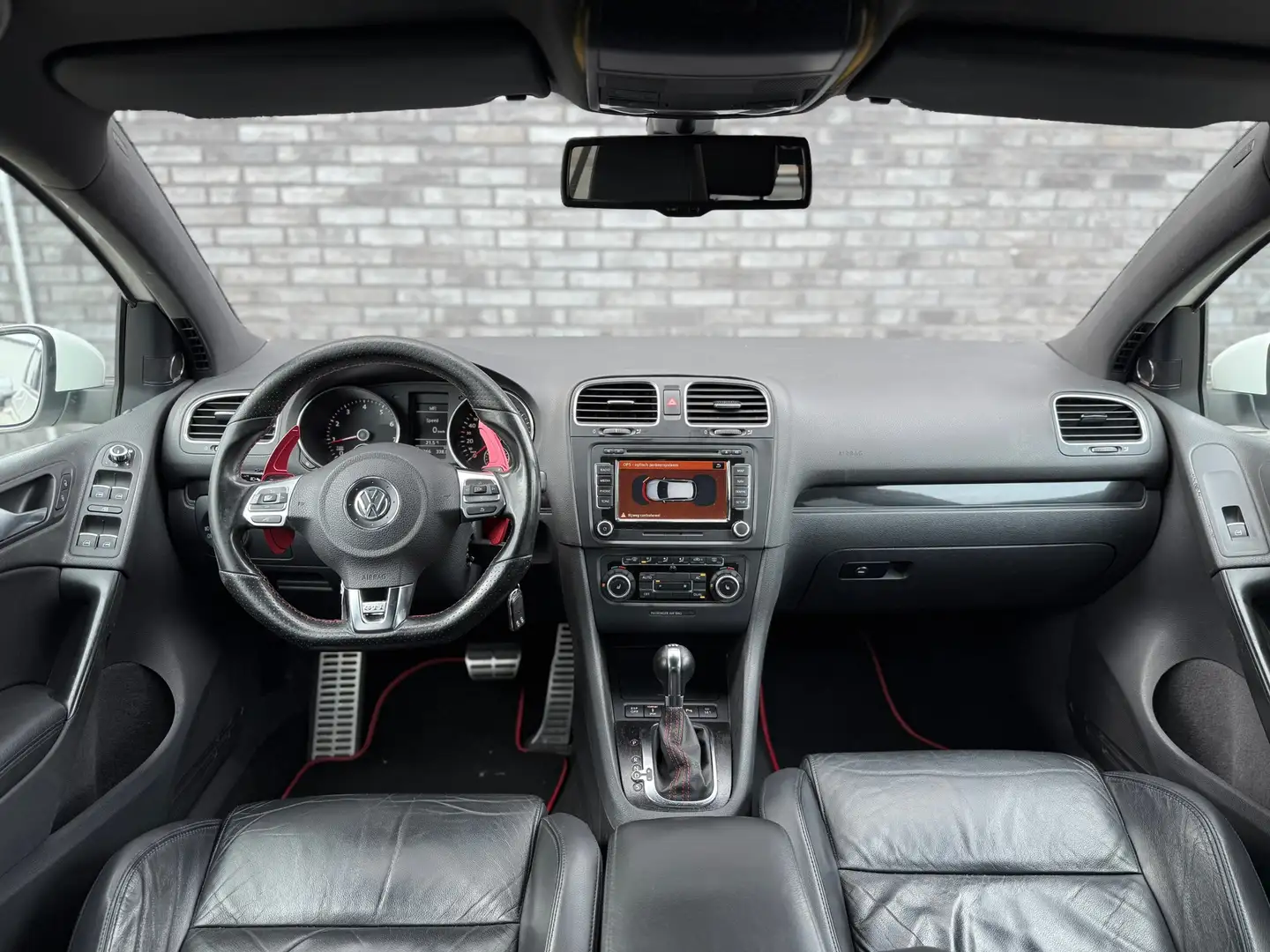 Volkswagen Golf GTI 2.0 DSG|211PK|Navi Groot|DynAudio|Cruise|PDC|18''| Wit - 2