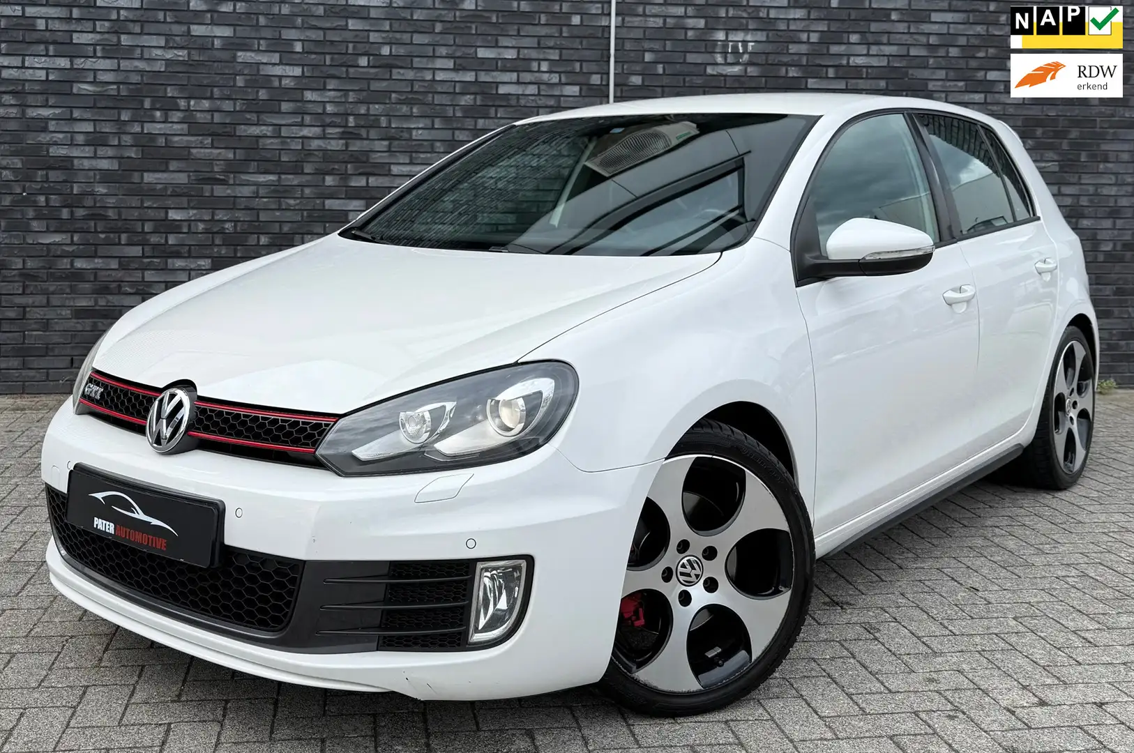Volkswagen Golf GTI 2.0 DSG|211PK|Navi Groot|DynAudio|Cruise|PDC|18''| Wit - 1