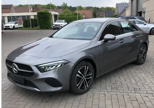 Mercedes-Benz A 180 Sedan Benzine Winter Pack Achteruitrijcamera  LED High Performance koplampen