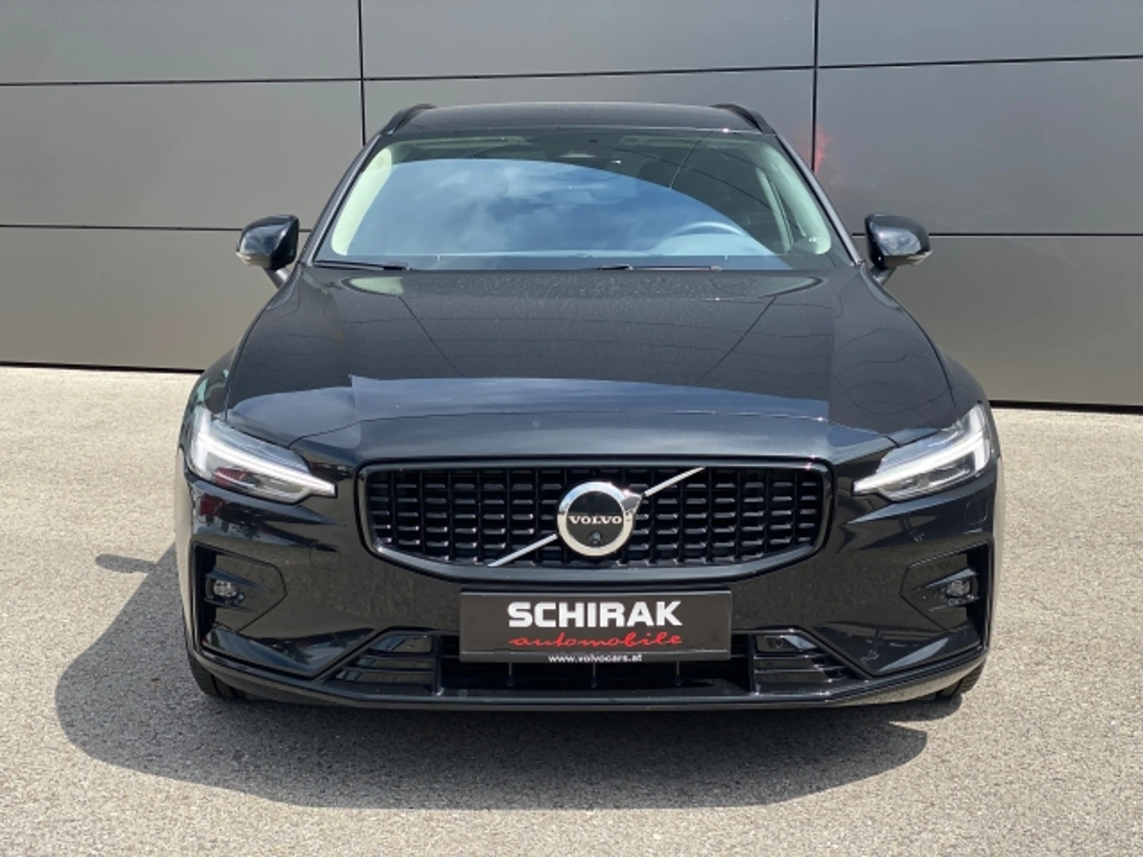 Volvo V60 T6 PHEV AWD Plus Dark Aut. — photo 3