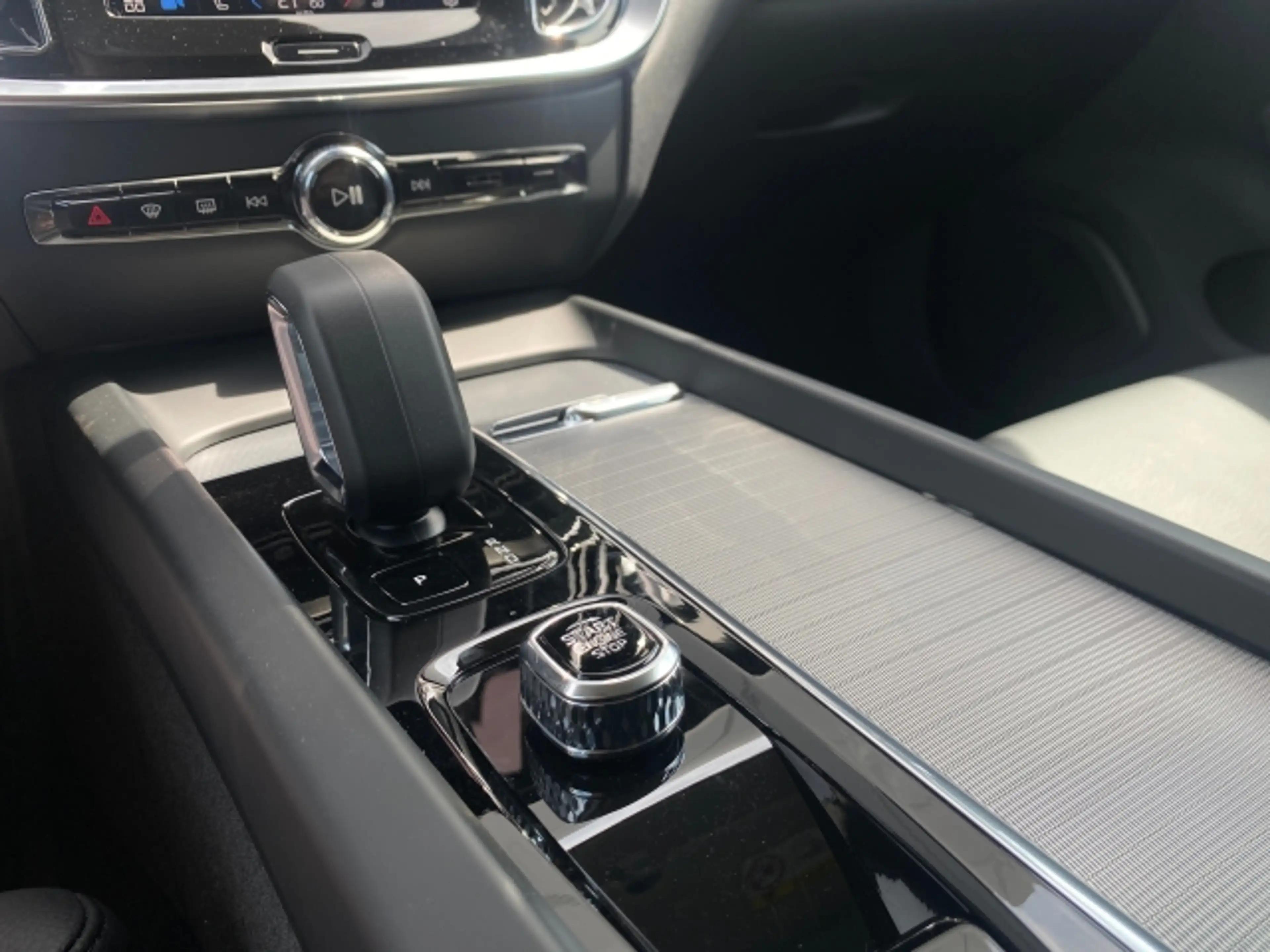 Volvo V60 T6 PHEV AWD Plus Dark Aut. — photo 12