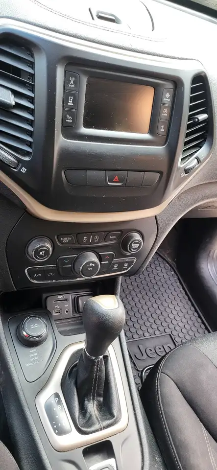Jeep Cherokee снимка Jeep Cherokee