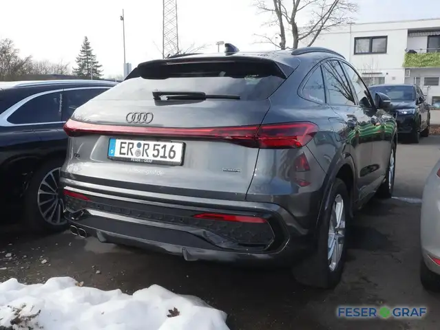 Audi Q5 view 3