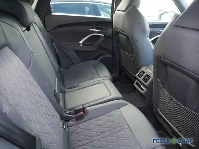 Audi Q5 view 6