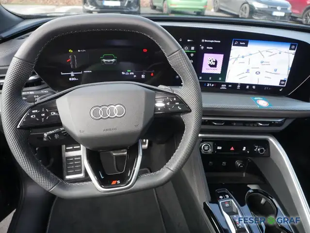 Audi Q5 view 4