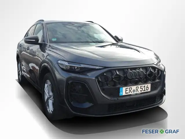 Audi Q5 view 2