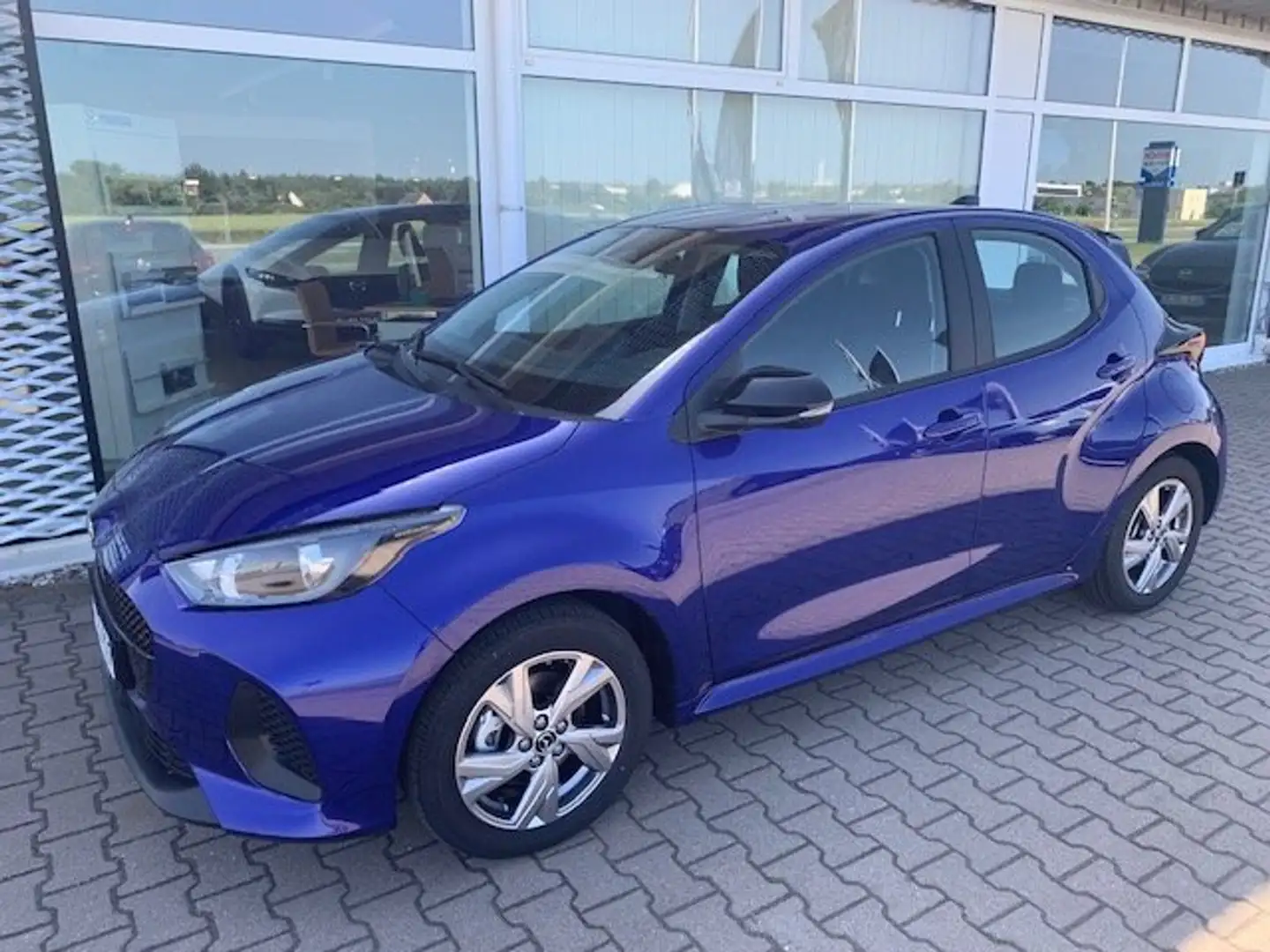 Mazda 2 Hybrid 1.5 VVT-i 116 CVT EXCLUSIVE-LINE Blau - 2