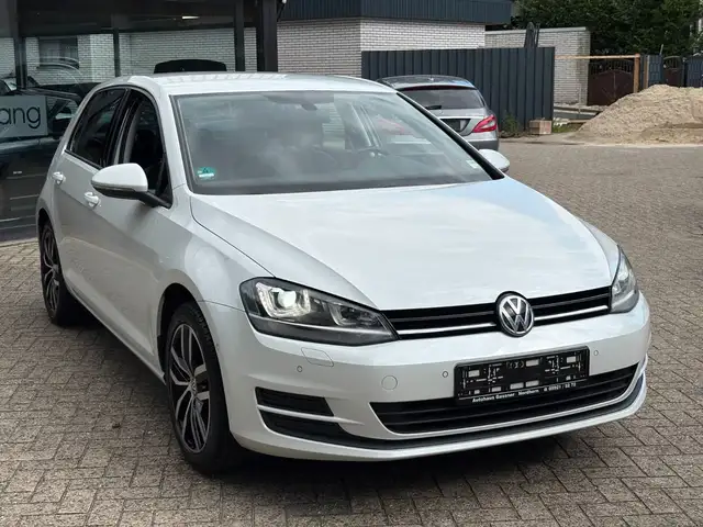 Volkswagen Golf view 2