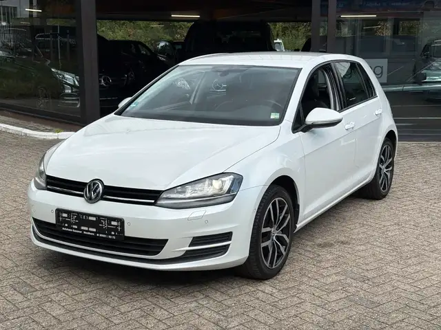Volkswagen Golf view 4