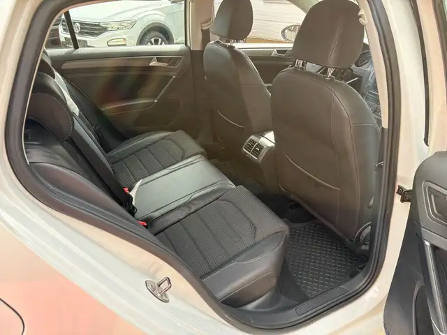 Volkswagen Golf view 11
