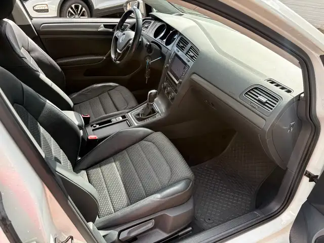 Volkswagen Golf view 9