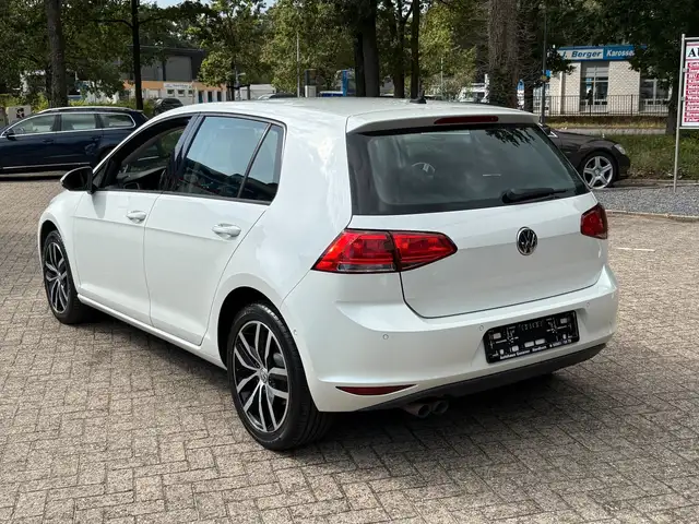 Volkswagen Golf view 5