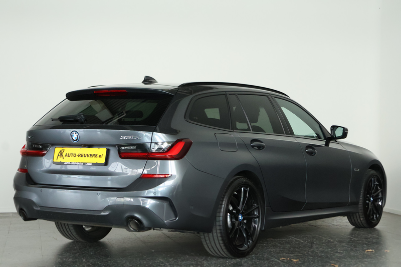 BMW 330 3-serie Touring 330e xDrive M-Sport / Laser-LED / — photo 2