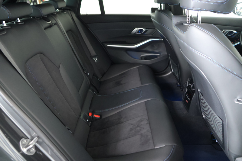 BMW 330 3-serie Touring 330e xDrive M-Sport / Laser-LED / — photo 14