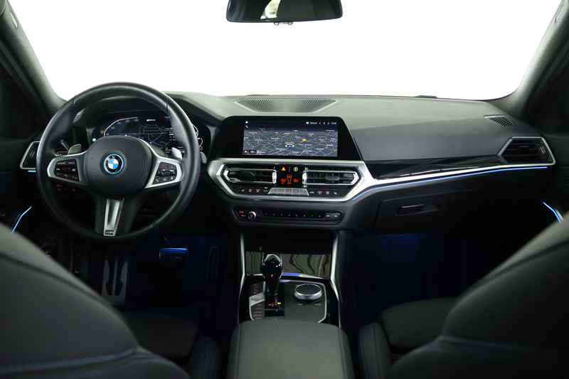 BMW 330 3-serie Touring 330e xDrive M-Sport / Laser-LED / — photo 17