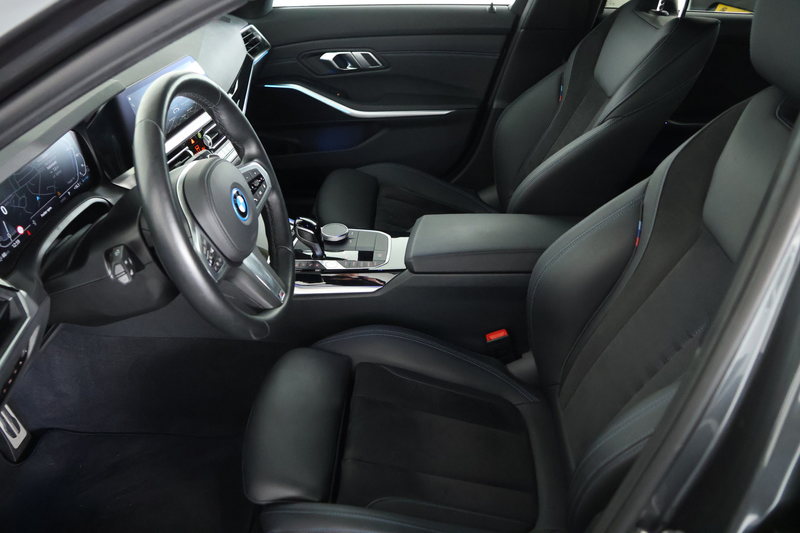 BMW 330 3-serie Touring 330e xDrive M-Sport / Laser-LED / — photo 3
