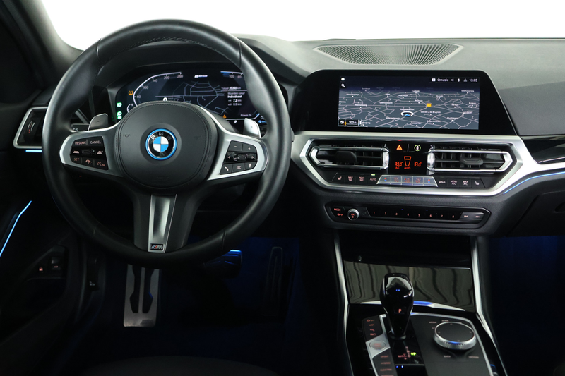 BMW 330 3-serie Touring 330e xDrive M-Sport / Laser-LED / — photo 18