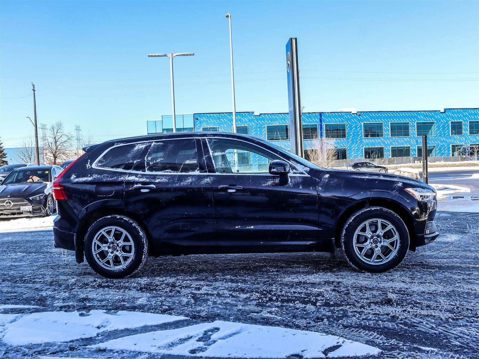 2020 Volvo XC60 alt 3