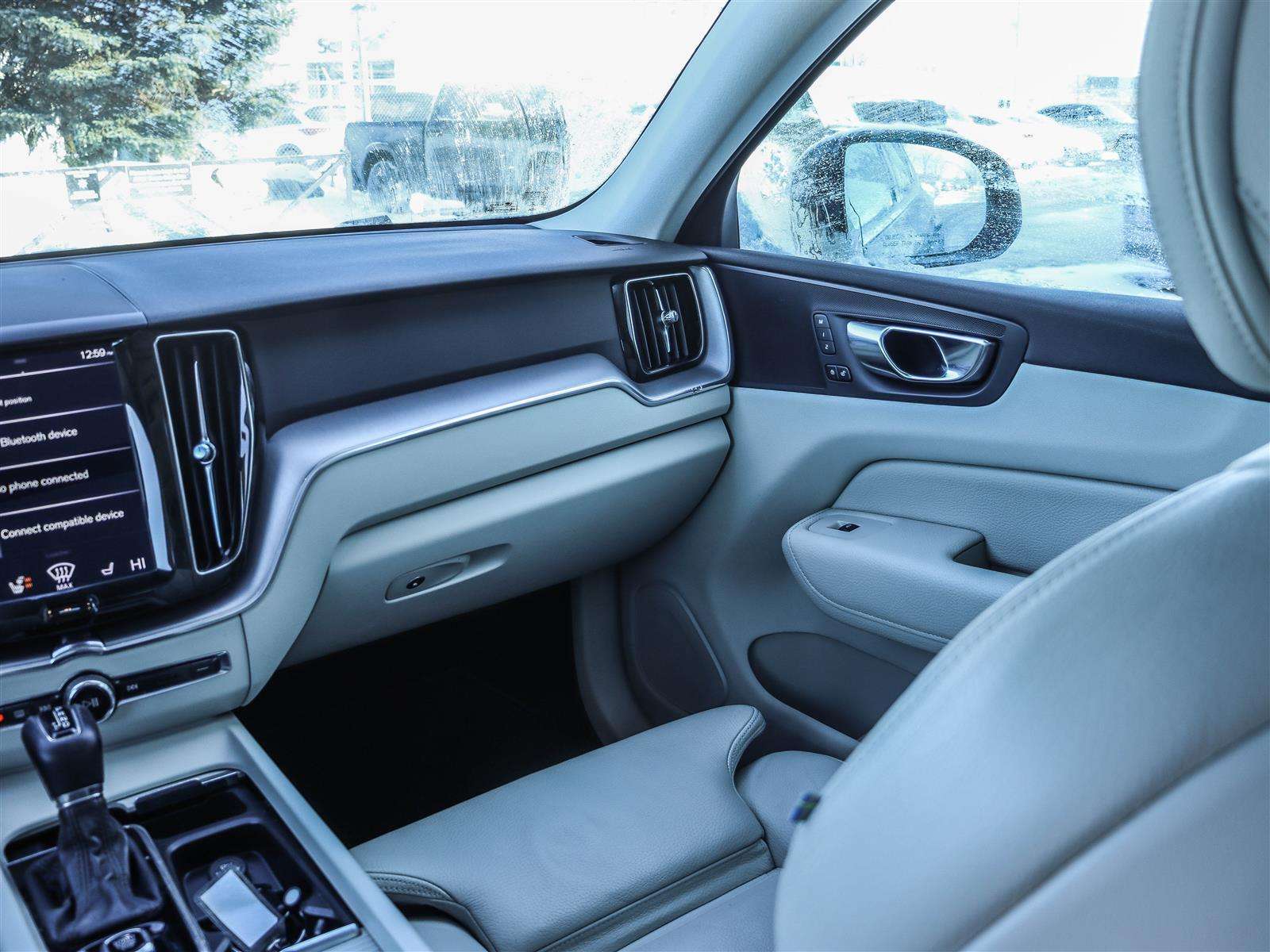 2020 Volvo XC60 thumb 15