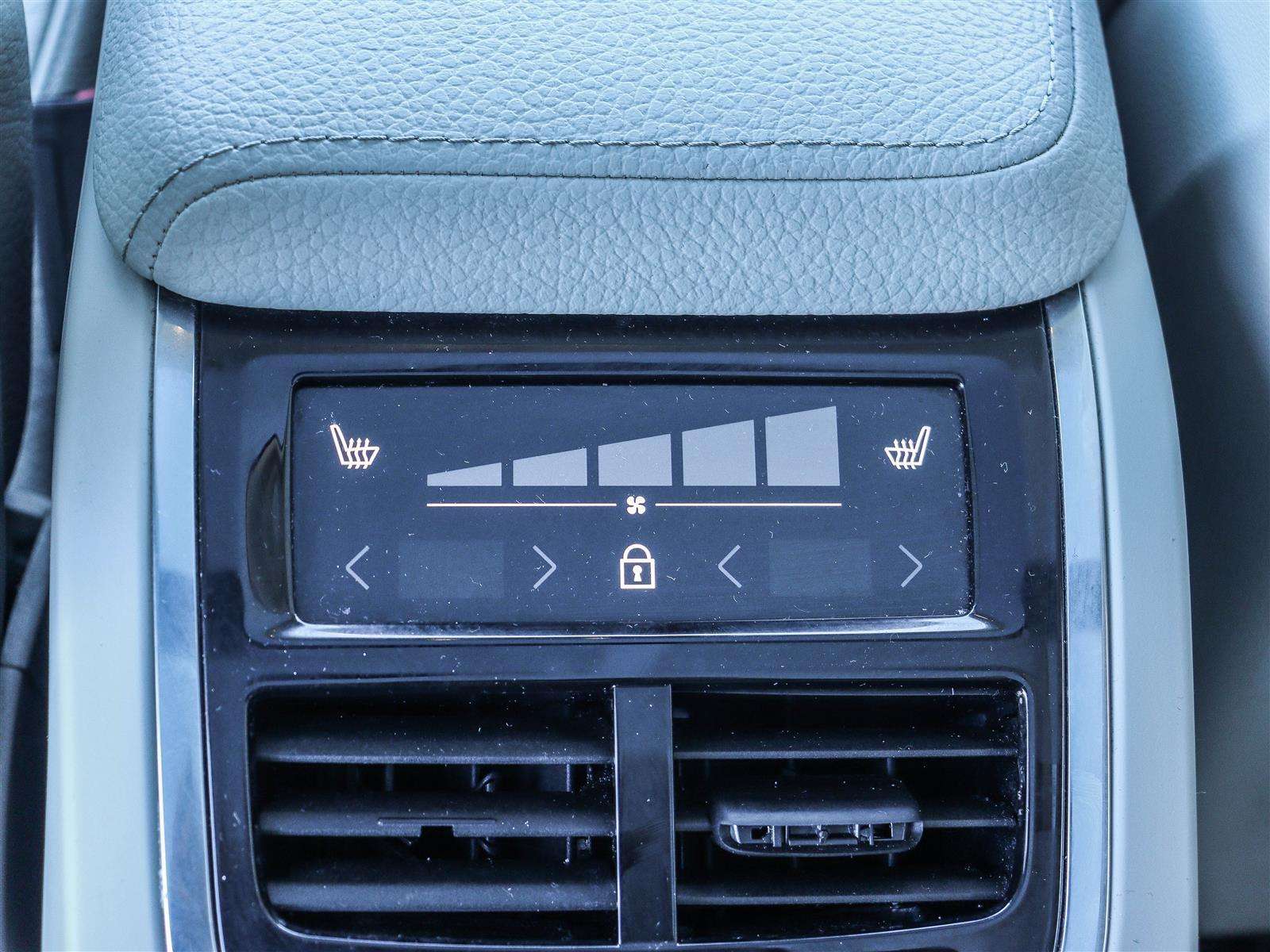 2020 Volvo XC60 thumb 16