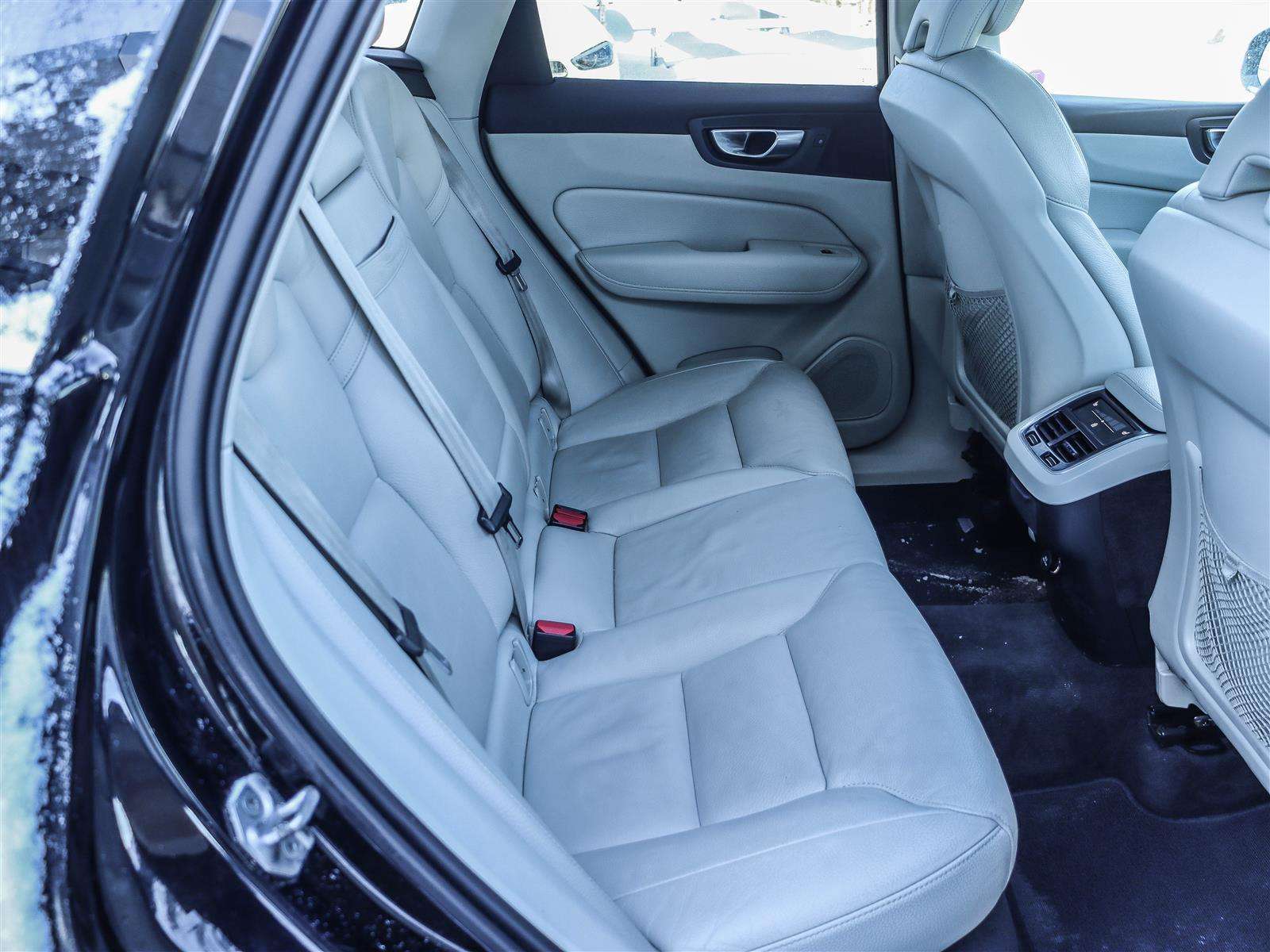 2020 Volvo XC60 thumb 19