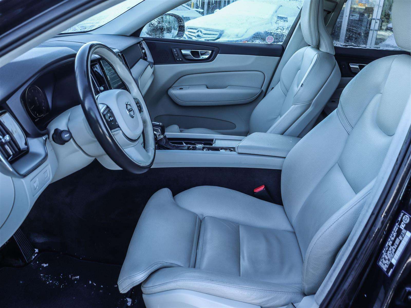 2020 Volvo XC60 thumb 8