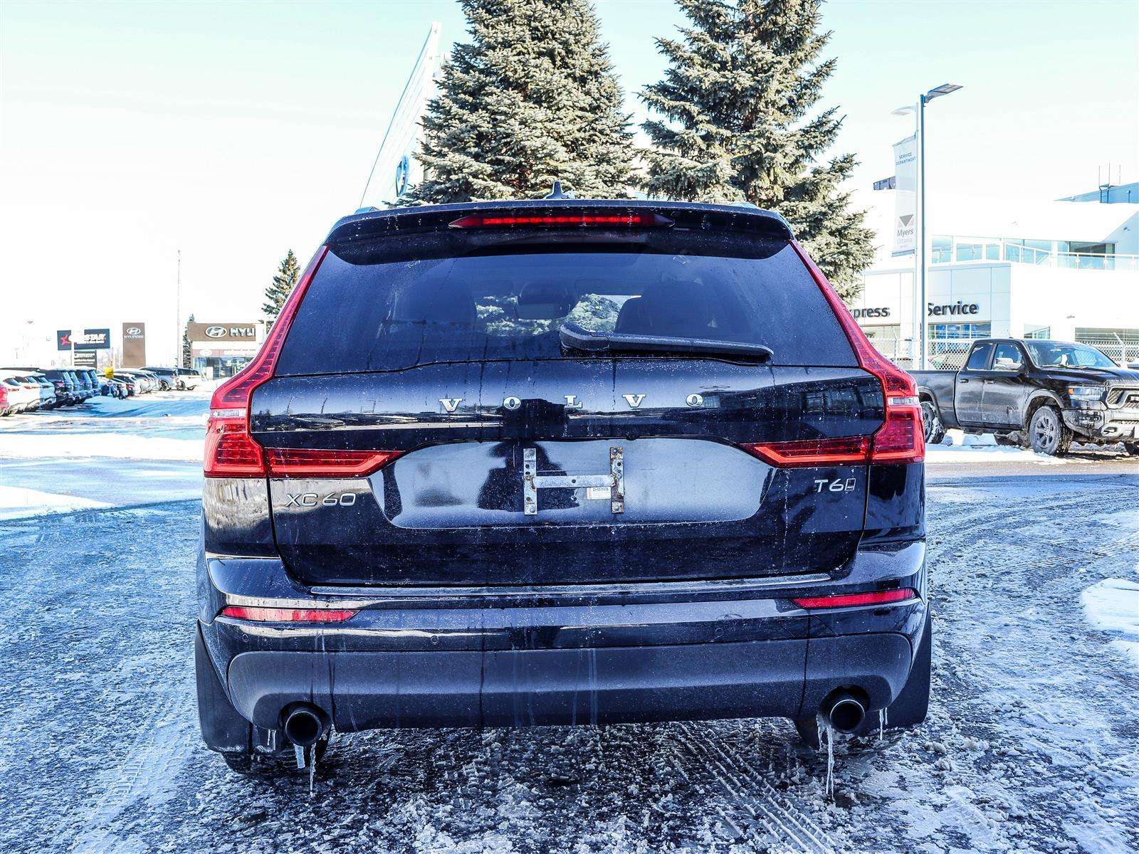2020 Volvo XC60 alt 4