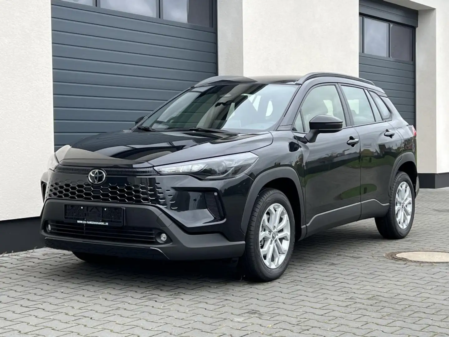 Toyota Corolla Cross Active 2,0 Hybrid AWD-i Winter Facelift - 1