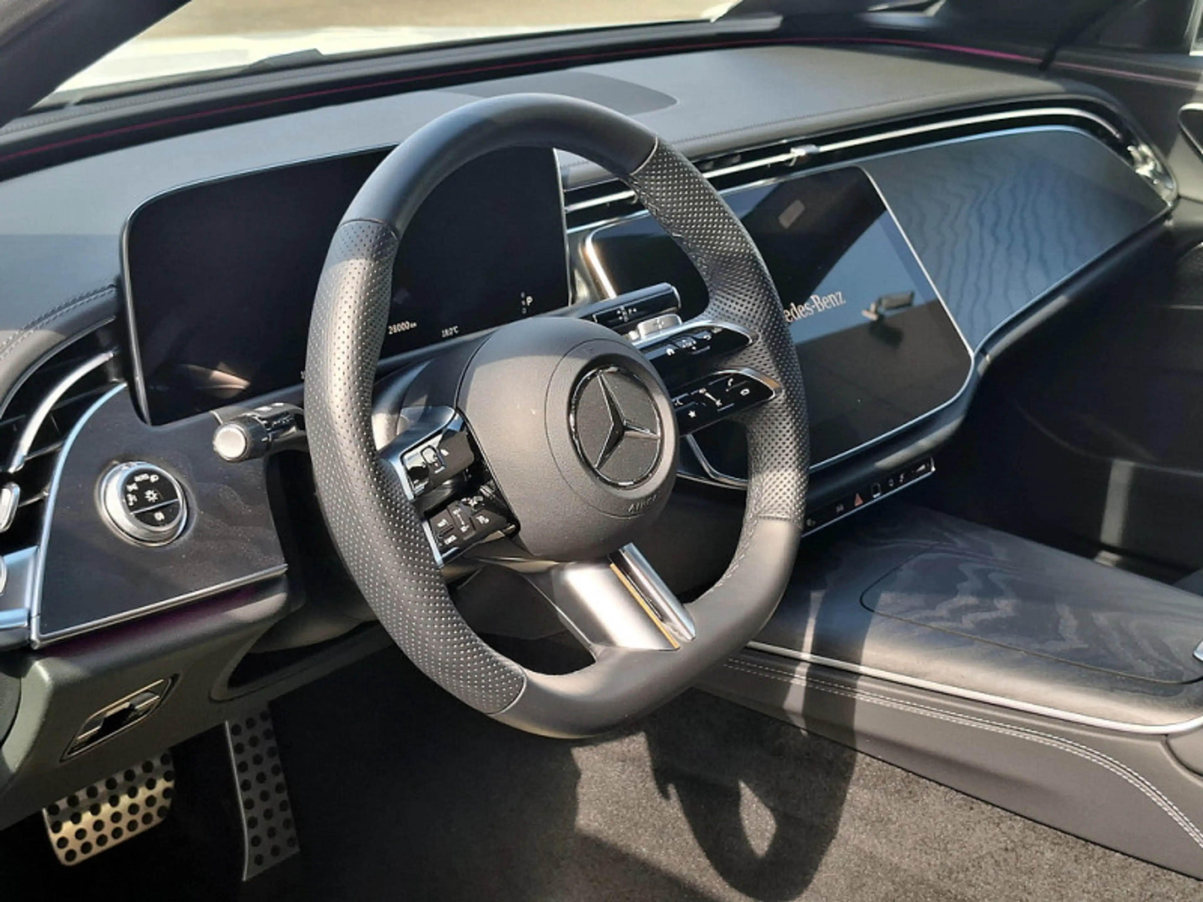 Mercedes-Benz E 200 , AMG Night Navi LED Distr Kamera PDC SHZ — photo 13