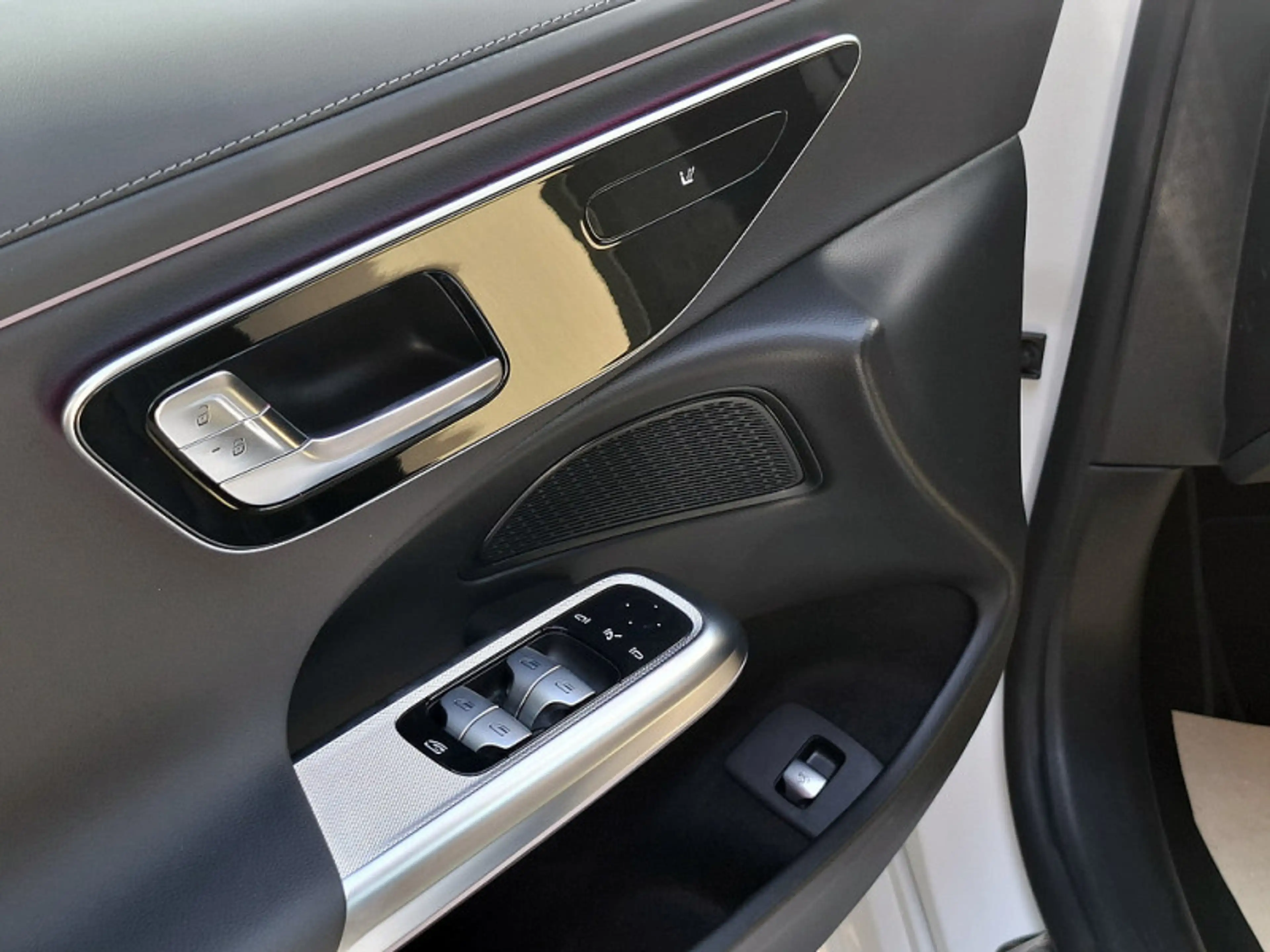 Mercedes-Benz E 200 , AMG Night Navi LED Distr Kamera PDC SHZ — photo 14