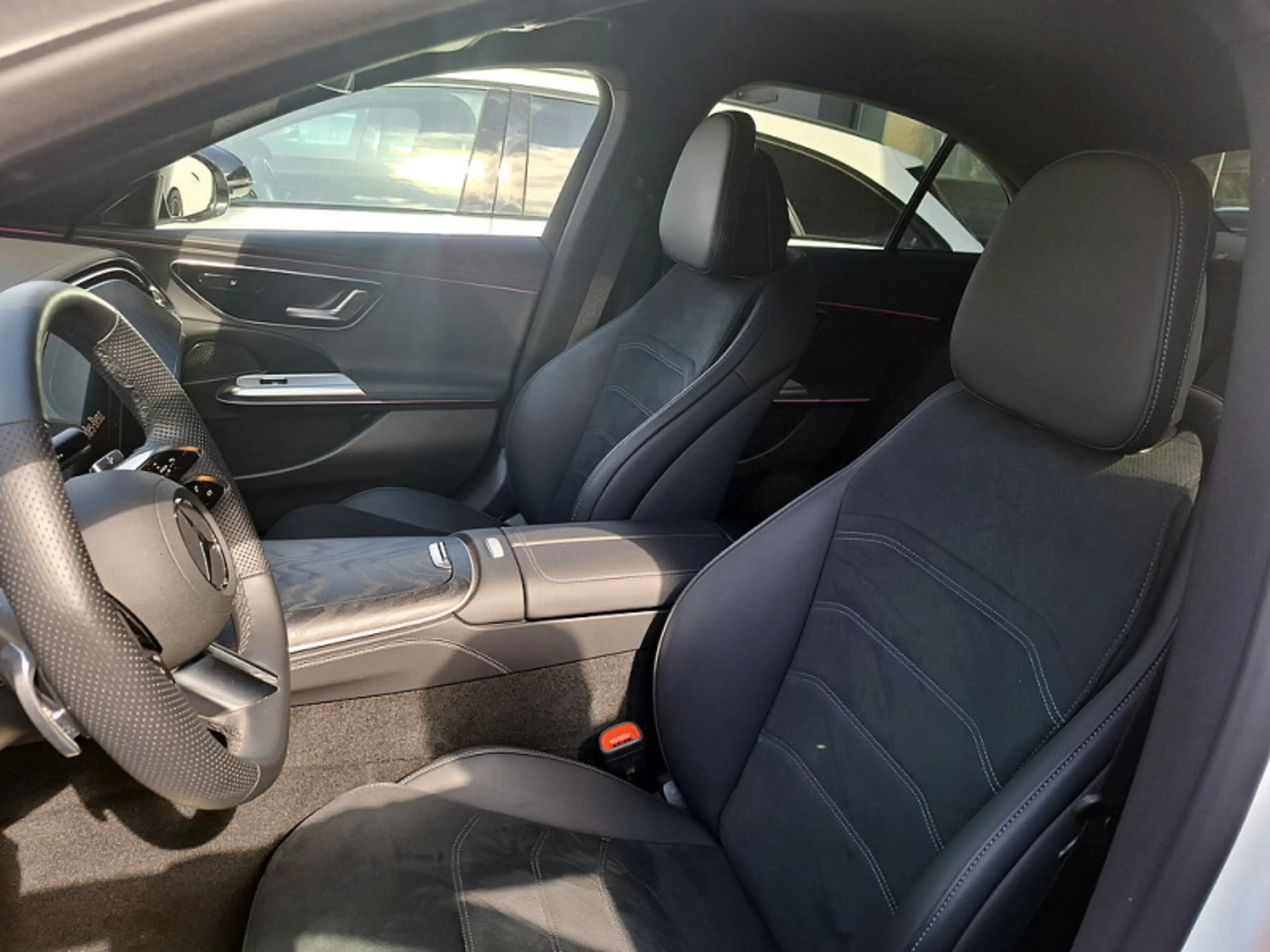 Mercedes-Benz E 200 , AMG Night Navi LED Distr Kamera PDC SHZ — photo 15
